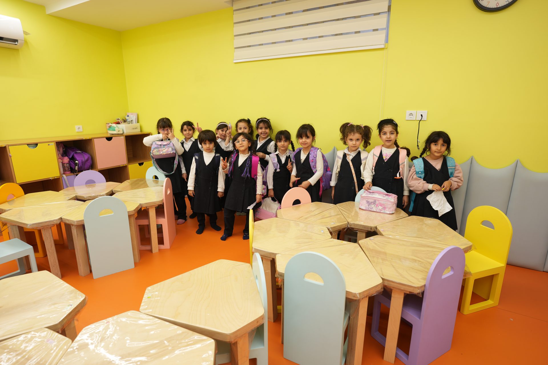 پیش دبستان و دبستان دخترانه نگرش